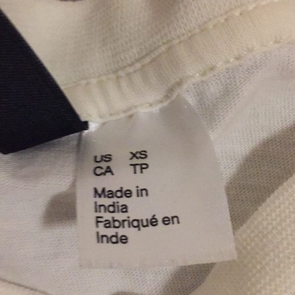 a white h&m t-shirt - Picture 2 of 2